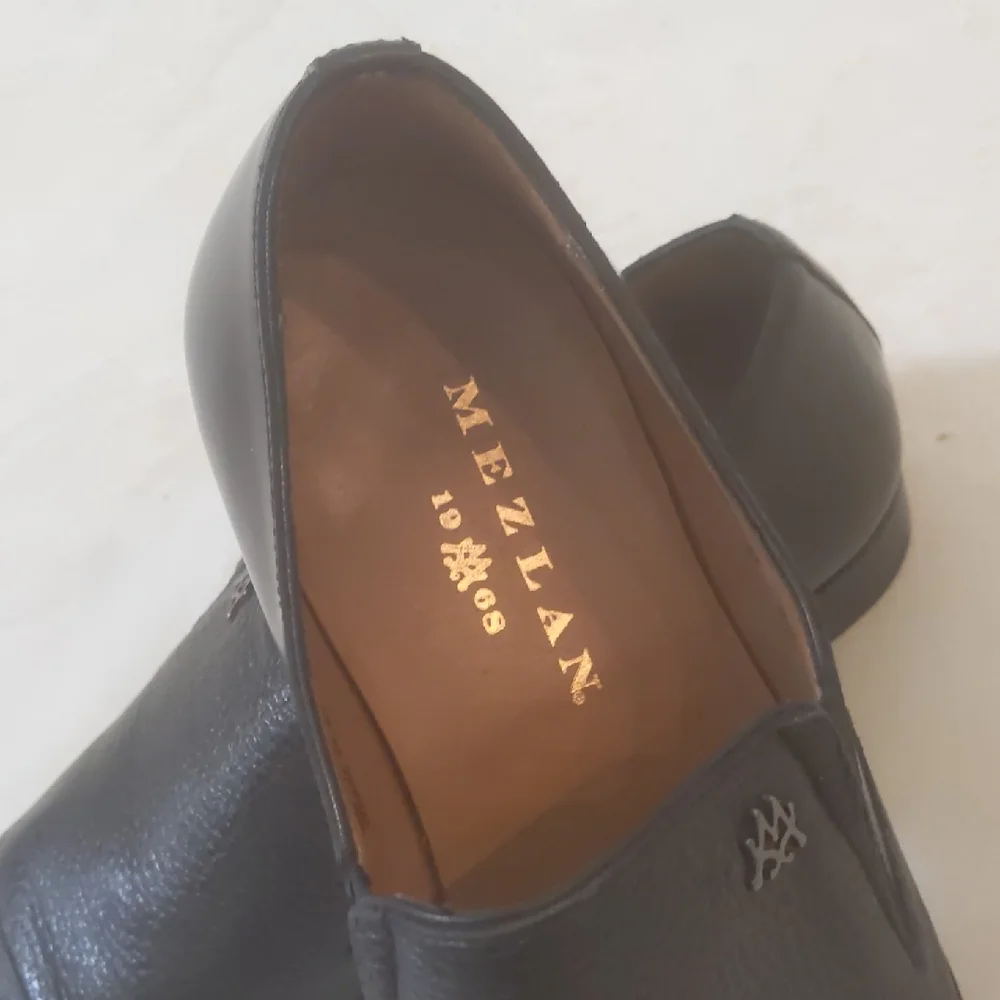 Mezlan Black Leather Slip-On Loafers with Subtle Logo